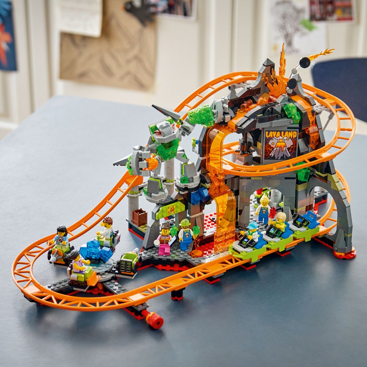 Đồ Chơi Lắp Ráp Khu Vui Chơi Tàu Lượn Núi Lửa LEGO CITY 60501 (1165 chi tiết)