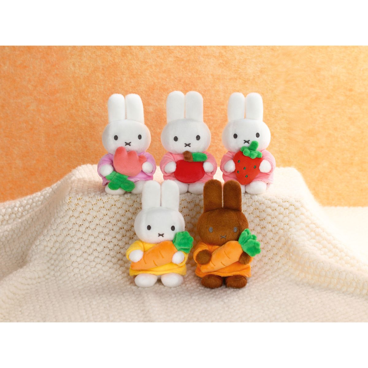 Đồ Chơi Móc Khóa Thú Bông Miffy Cùng Cà Rốt MIFFY MIF37548
