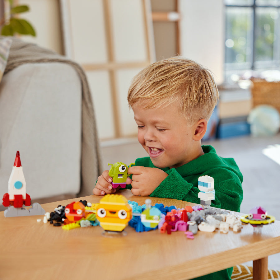 Đồ chơi lắp ráp Bộ gạch sáng tạo chủ đề không gian LEGO CLASSIC 11037