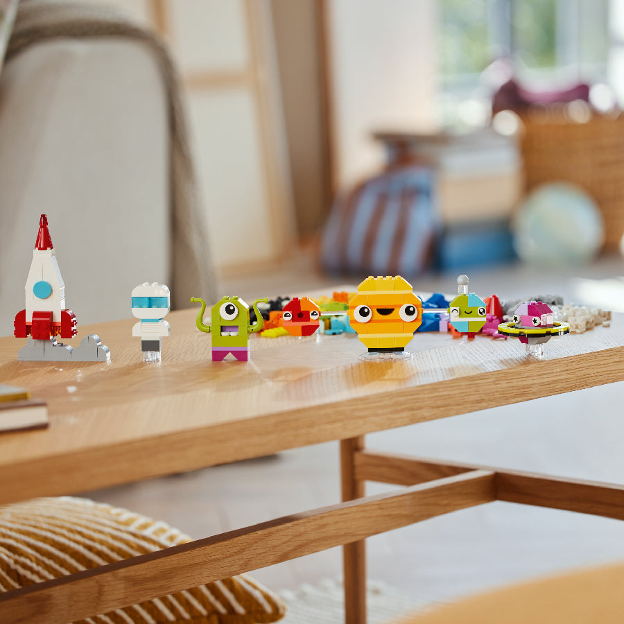 Đồ chơi lắp ráp Bộ gạch sáng tạo chủ đề không gian LEGO CLASSIC 11037