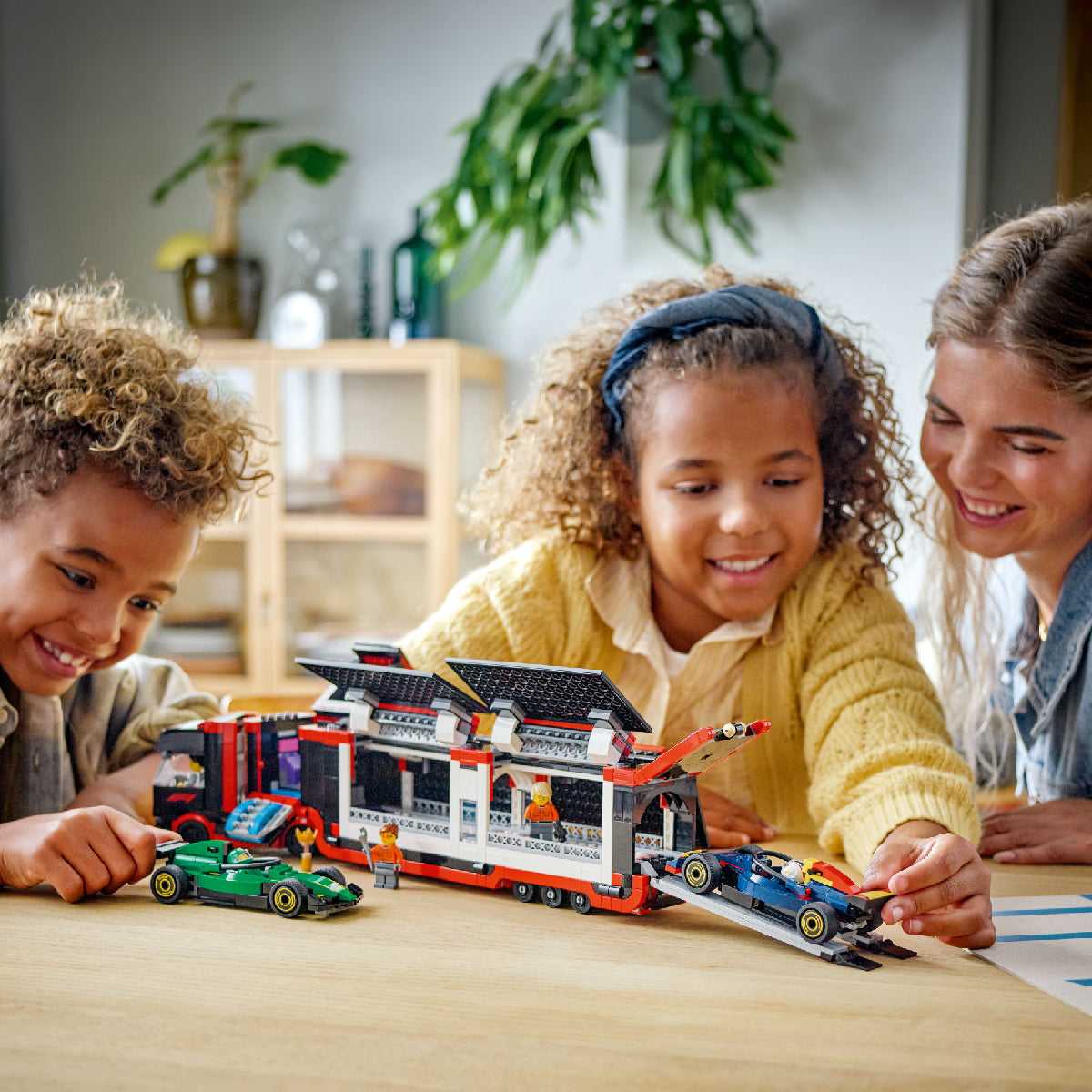do-choi-lap-rap-xe-van-chuyen-xe-dua-f1-lego-city-60445-09