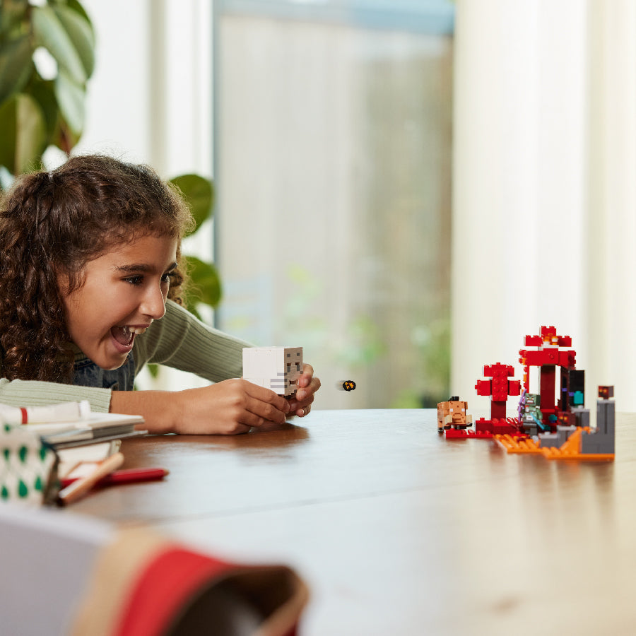 Đồ chơi lắp ráp Cuộc phục kích cổng địa ngục Nether LEGO MINECRAFT 21255