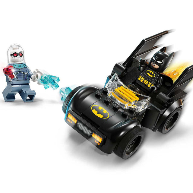 do-choi-lap-rap-batman-va-xe-chien-dau-voi-mr-freeze-lego-superheroes-76301-02