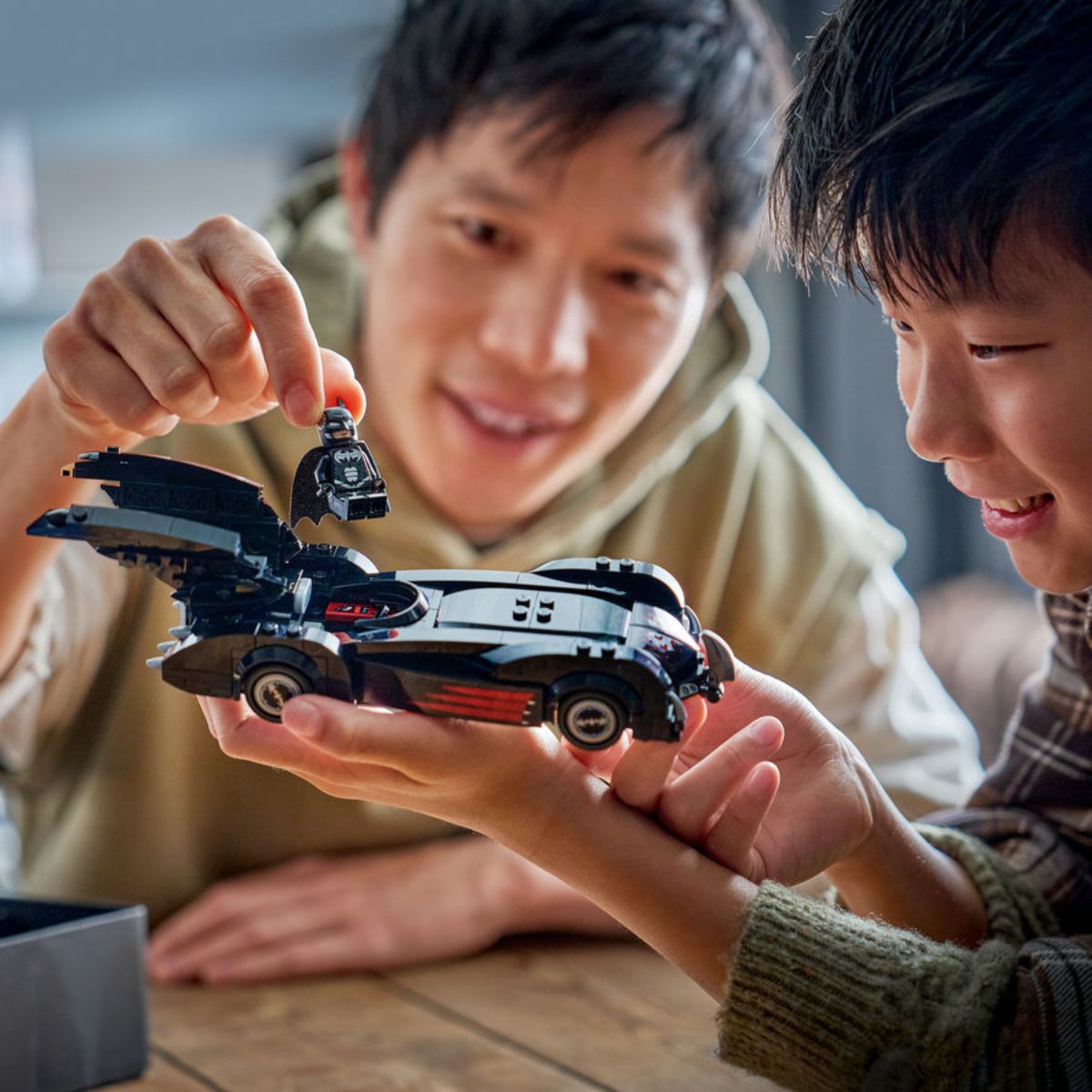 Đồ Chơi Lắp Ráp Xe Batman & Robin Batmobile LEGO SUPERHEROES 76333 (272 Chi Tiết)