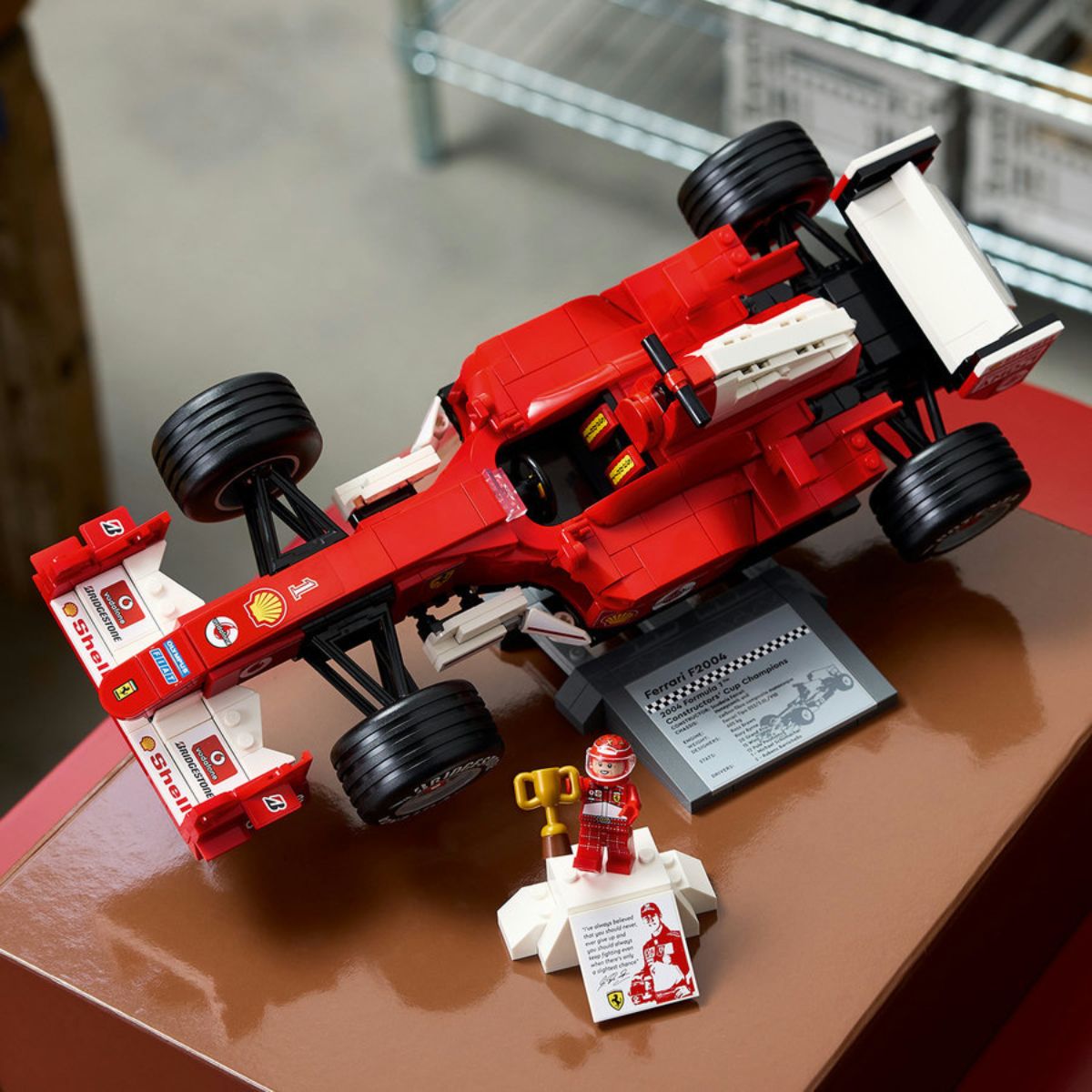 Đồ Chơi Lắp Ráp Xe Đua Ferrari F2004 Và Tay Đua Michael Schumacher LEGO ICONS 11375 (735 Chi Tiết)