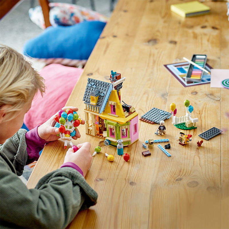 Đồ Chơi Lắp Ráp Ngôi Nhà Bóng Bay Up LEGO DISNEY PRINCESS 43217 (598 chi tiết)