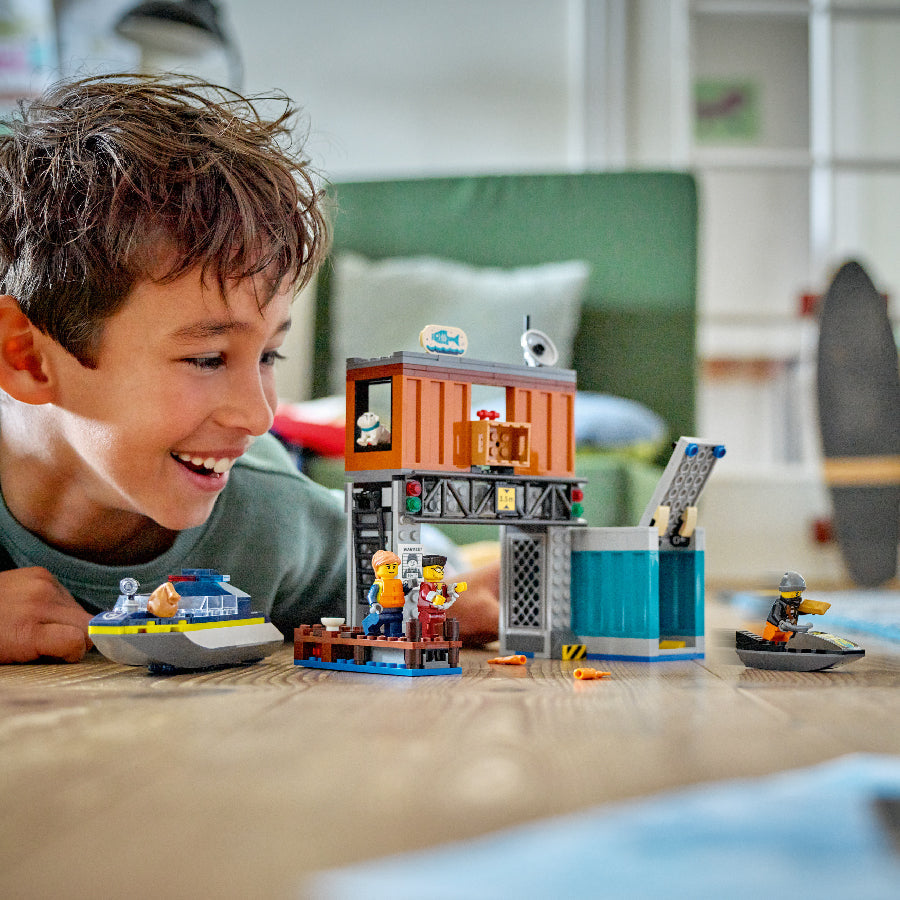 Đồ chơi lắp ráp Tàu cảnh sát và hang ổ tội phạm LEGO CITY 60417