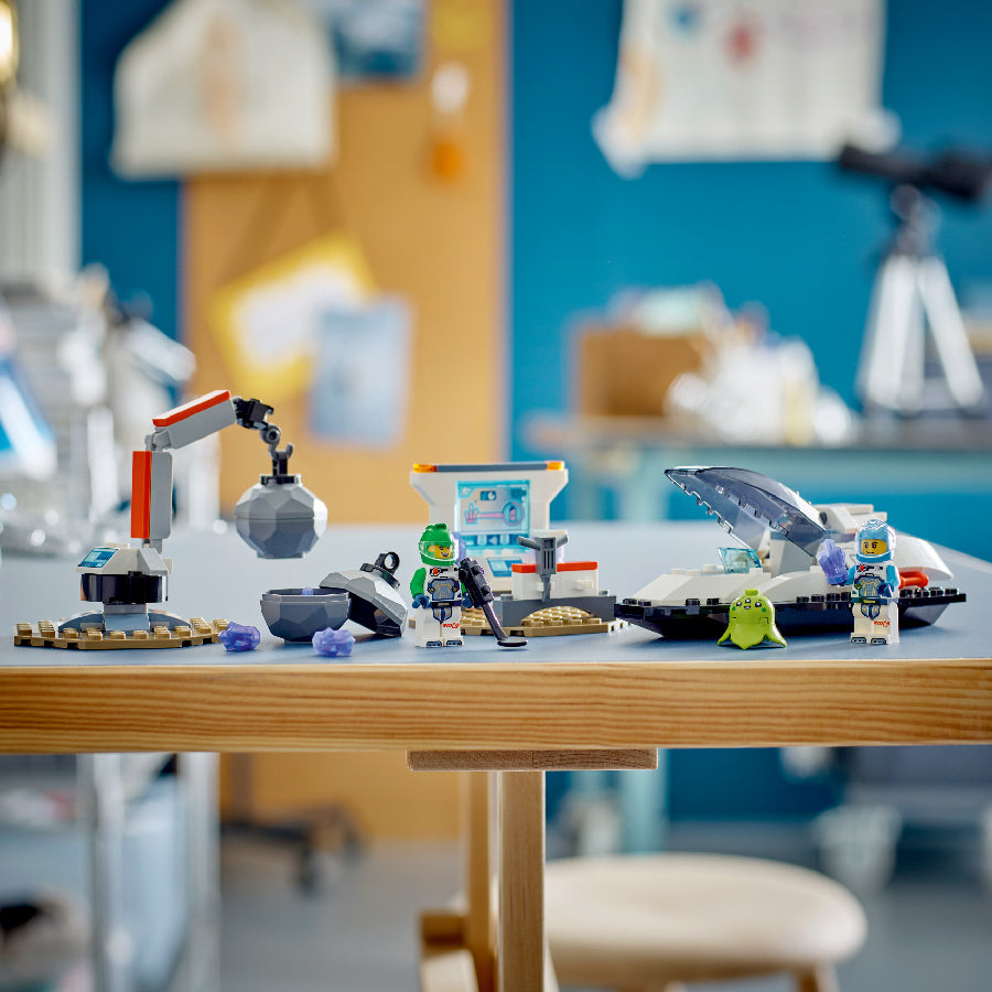 Đồ chơi lắp ráp Tàu vũ trụ khám phá thiên thạch LEGO CITY 60429