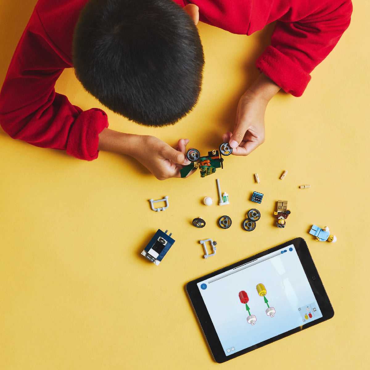 do-choi-lap-rap-bo-doi-may-bay-vs-xe-cap-cuu-di-dong-lego-city-60459-010