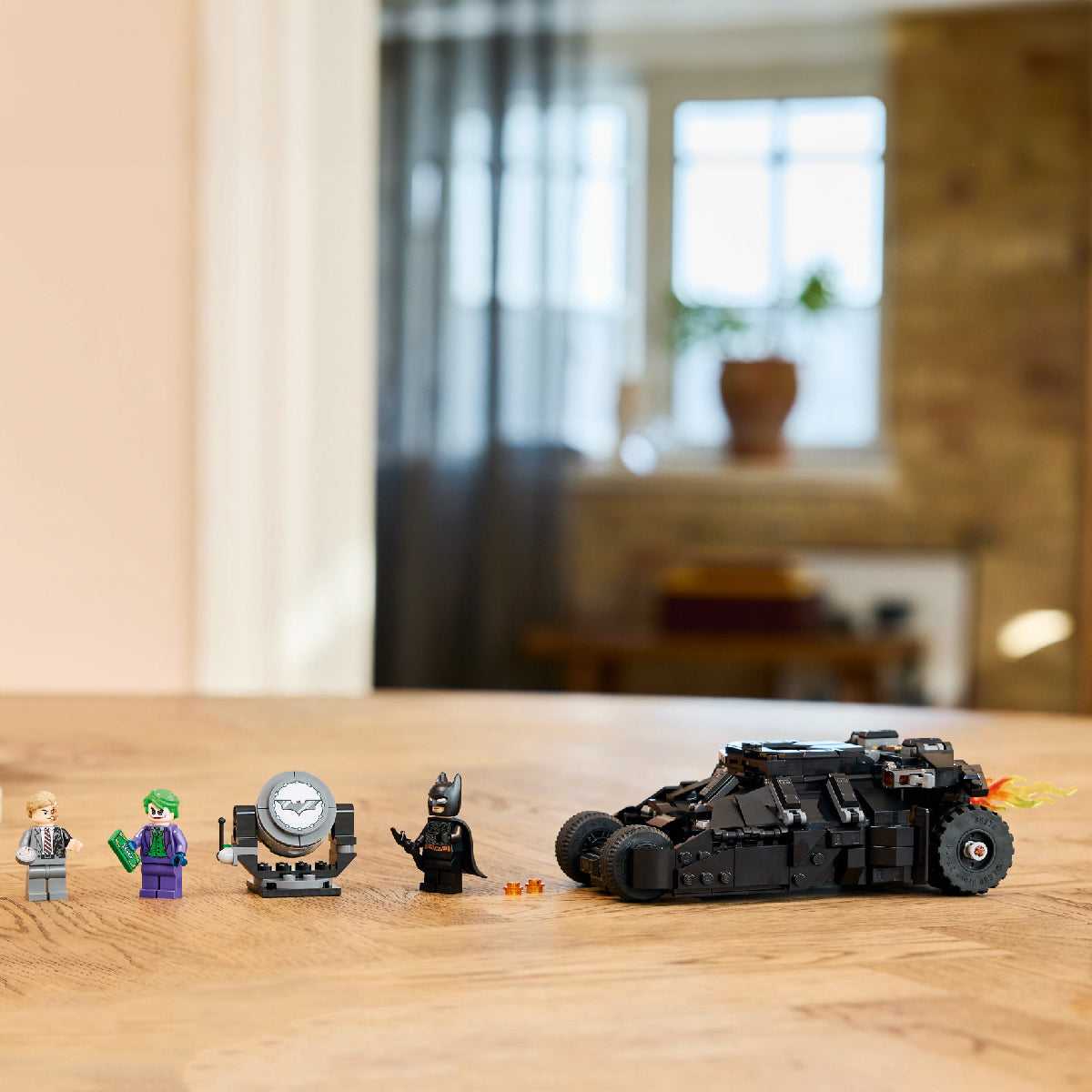 Đồ Chơi Lắp Ráp Batman Tumbler Đấu Với Two-Fac Và Joker LEGO SUPERHEROES 76303