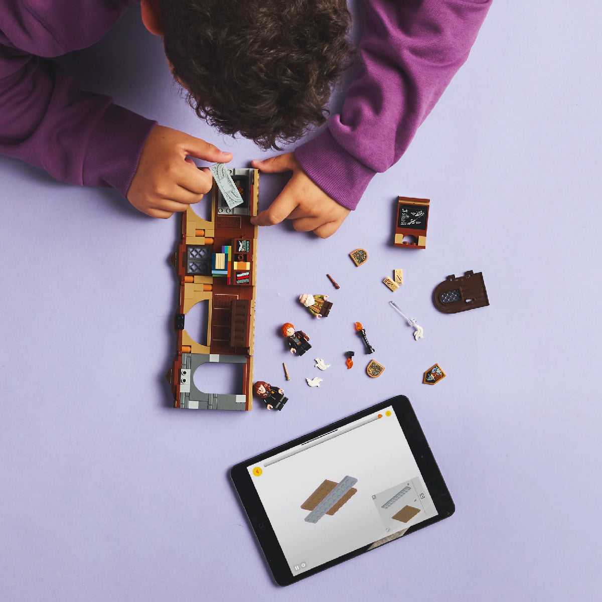 Đồ Chơi Lắp Ráp Lâu Đài Hogwarts: Lớp Học Bùa Chú LEGO HARRY POTTER 76442