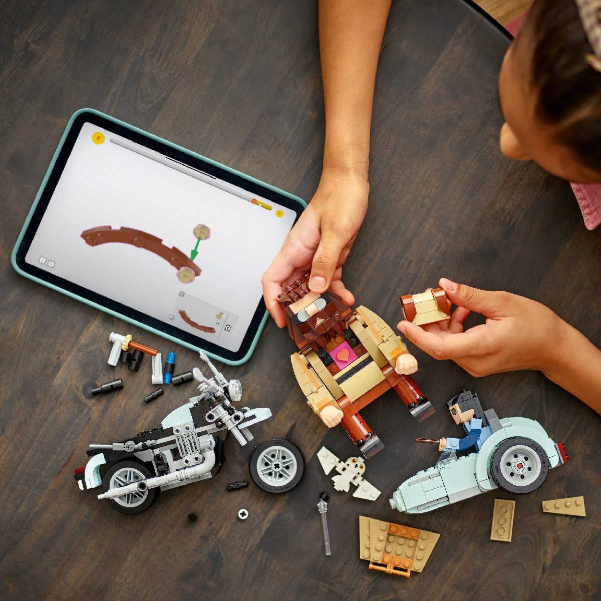 Đồ Chơi Lắp Ráp Mô Tô Bay Cùng Bác Hagrid và Harry LEGO HARRY POTTER 76443