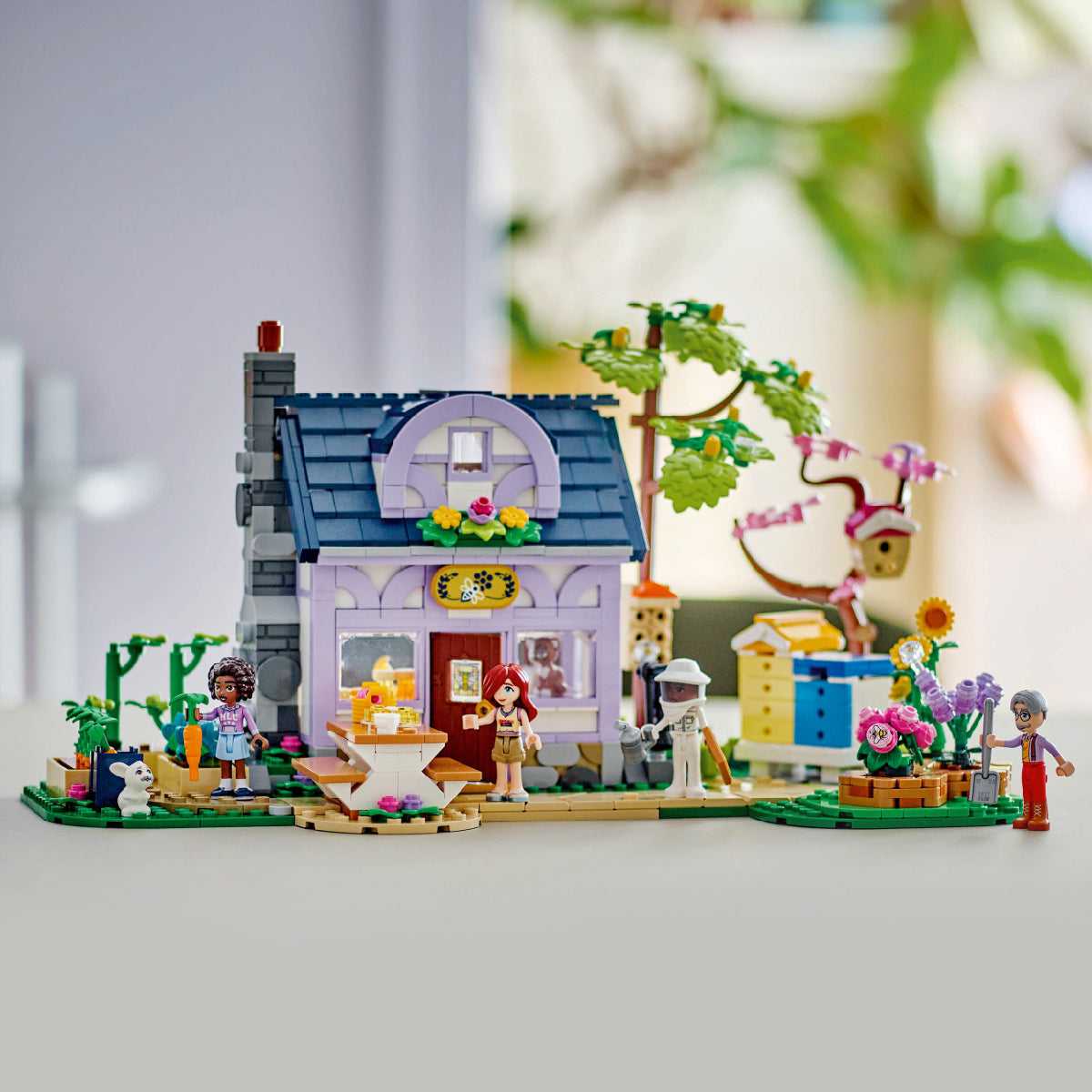 Đồ Chơi Lắp Ráp Nhà Nuôi Ong Và Vườn Hoa LEGO FRIENDS 42669