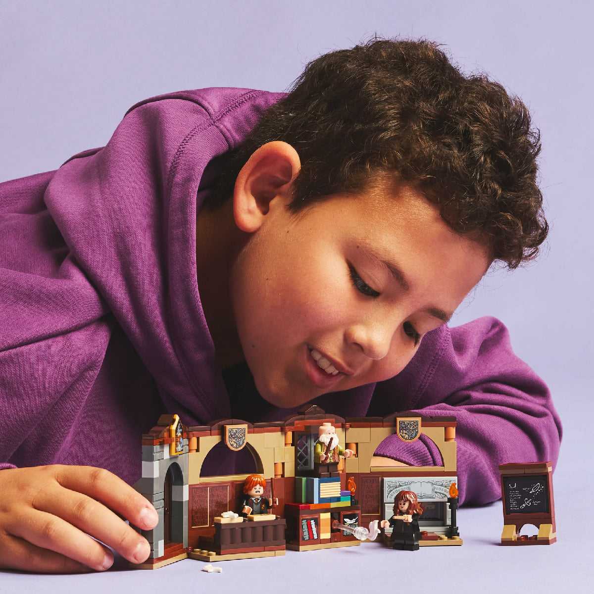 Đồ Chơi Lắp Ráp Lâu Đài Hogwarts: Lớp Học Bùa Chú LEGO HARRY POTTER 76442