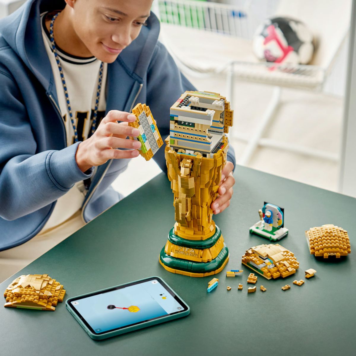 Đồ Chơi Lắp Ráp Cúp Vô Địch FIFA World Cup™ LEGO EDITIONS SPORTS 43020 (2842 Chi Tiết)