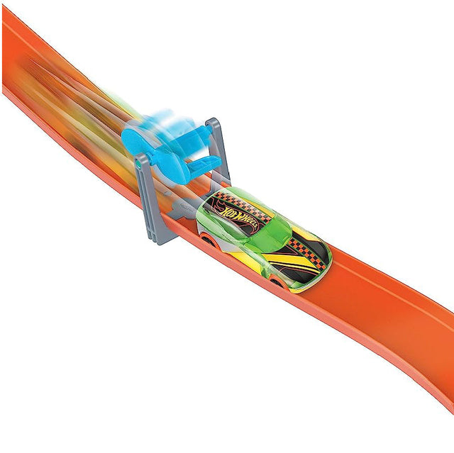 thung-phuc-hop-hot-wheels-tha-doc-tren-khong-hnj67-hnn38-06