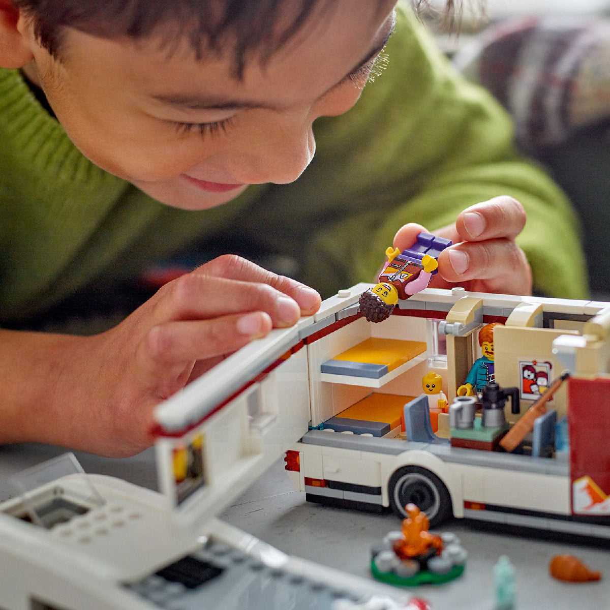 do-choi-lap-rap-xe-van-du-lich-lego-city-60454-09