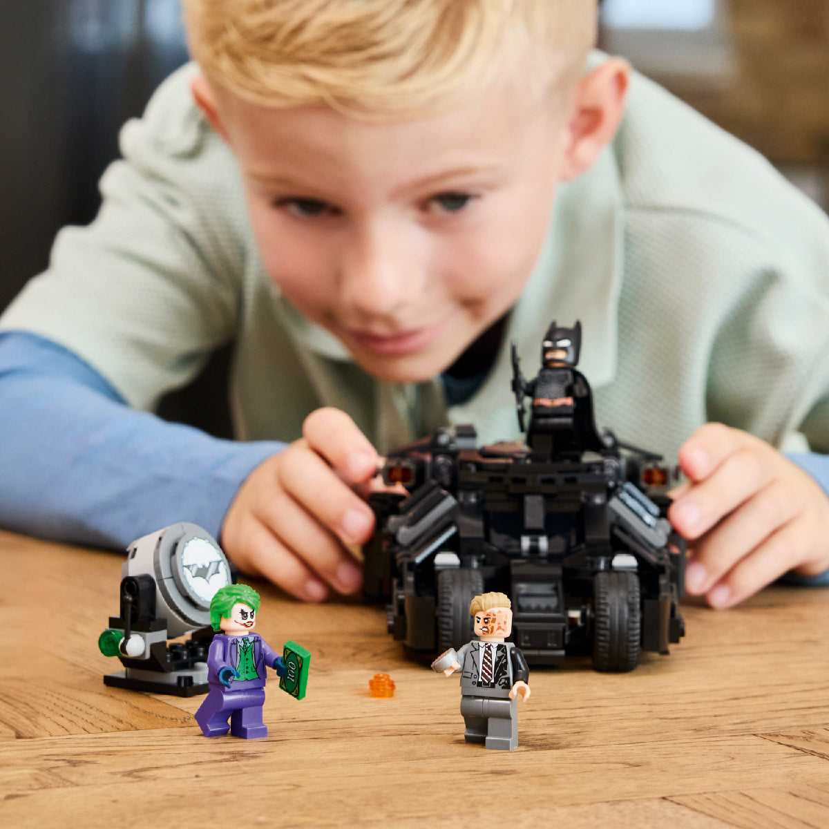Đồ Chơi Lắp Ráp Batman Tumbler Đấu Với Two-Fac Và Joker LEGO SUPERHEROES 76303