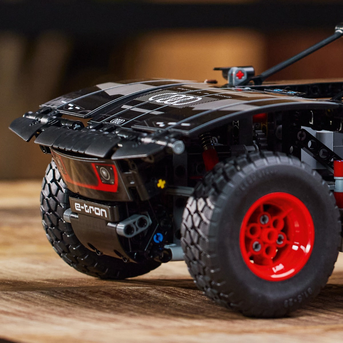 Đồ chơi lắp ráp Siêu Xe Audi RS Q e-tron LEGO TECHNIC 42160 (914 chi tiết)