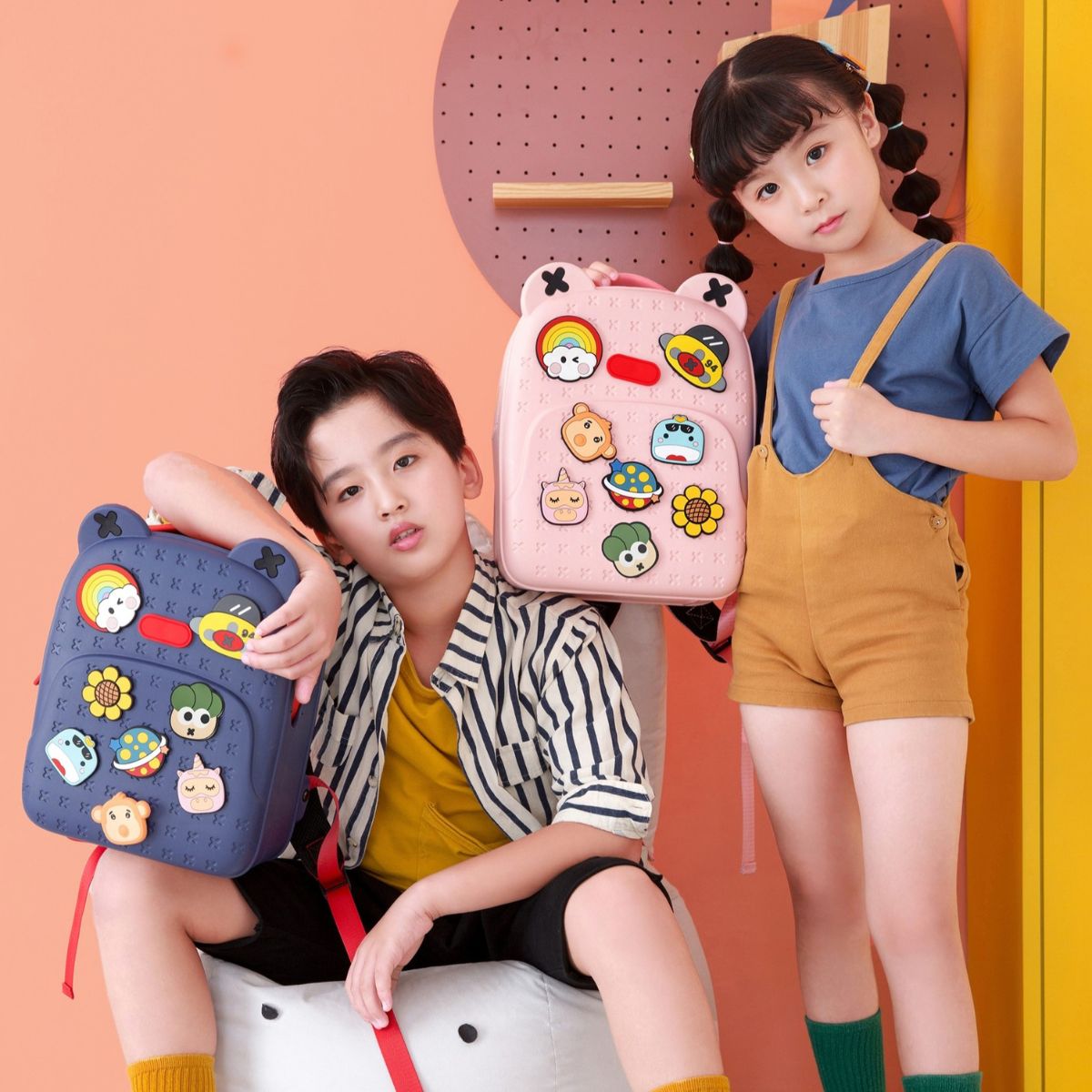 ba-lo-di-hoc-di-choi-kem-charm-koool-hong-kbp16-pink-09