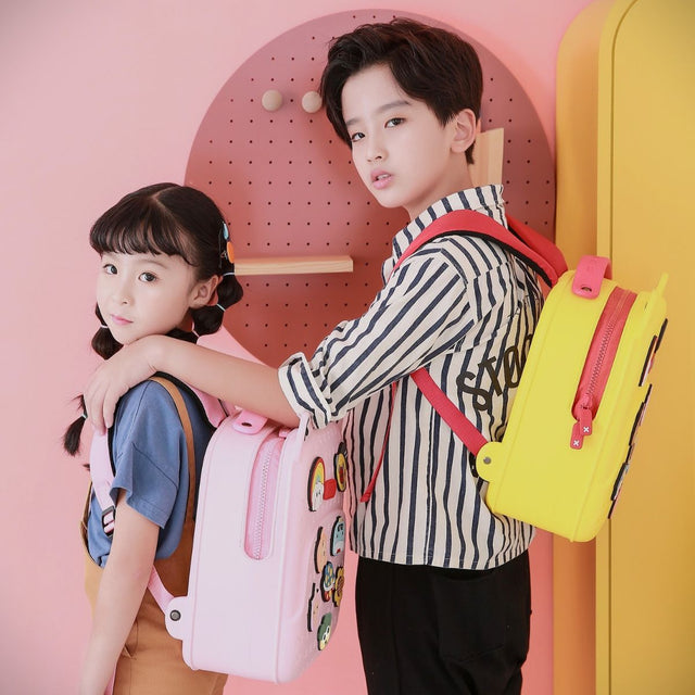 ba-lo-di-hoc-di-choi-kem-charm-koool-vang-kbp16-yellow-010