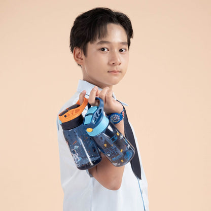 binh-nuoc-nhua-ong-hut-gap-space-adventure-astro-cleverhippo-wb04-navy-06