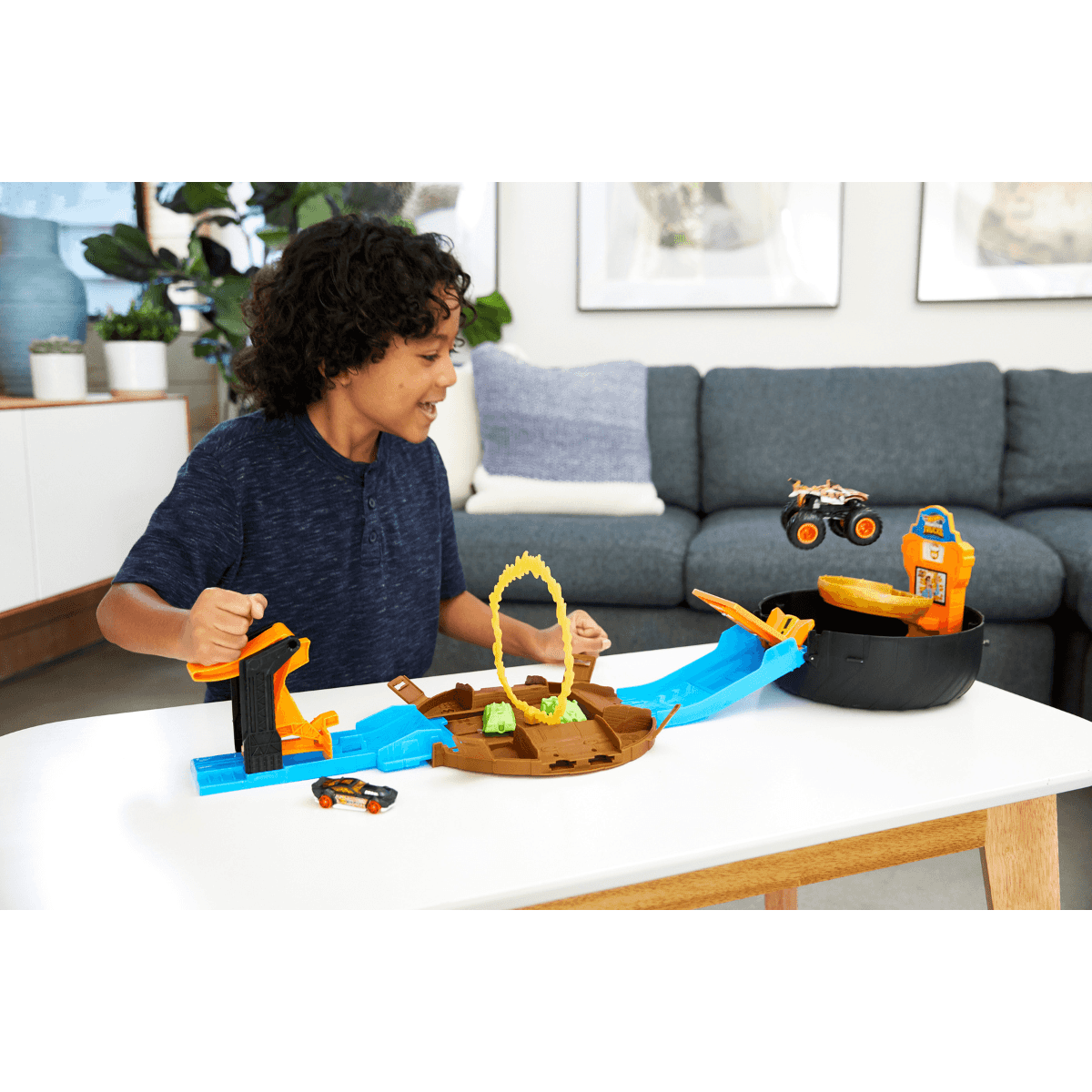 Bộ Đấu Trường - Thử Thách Địa Hình Bánh Xe MONSTER TRUCKS HHY74