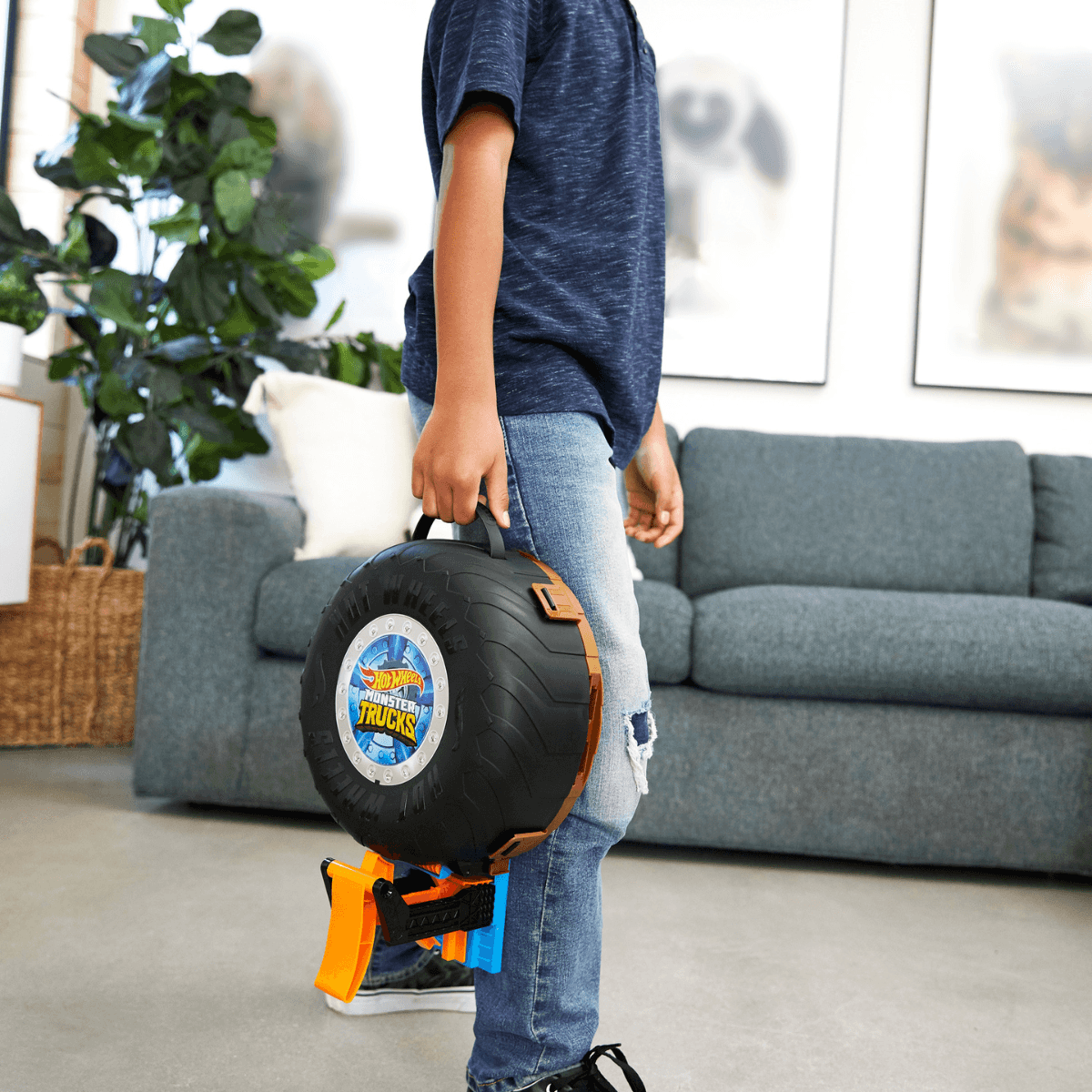 bo-dau-truong-thu-thach-dịa-hinh-banh-xe-monster-trucks-hhy74-06