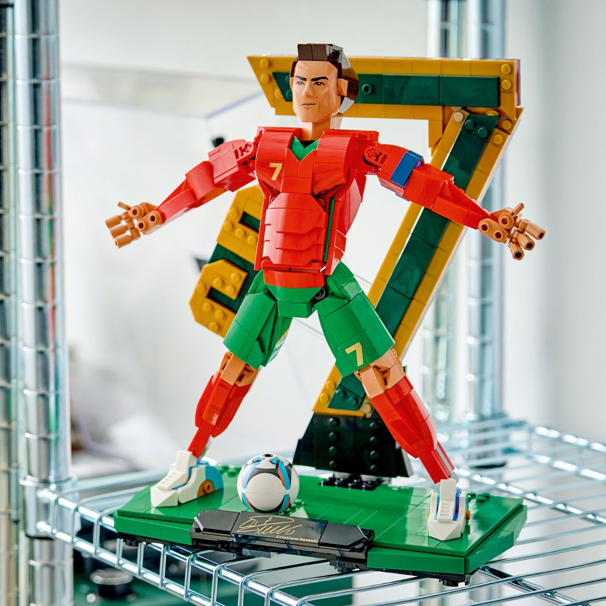Đồ Chơi Bộ Lắp Ráp 2-Trong-1 Huyền Thoại Bóng Đá Cristiano Ronaldo LEGO EDITIONS SPORTS 43016