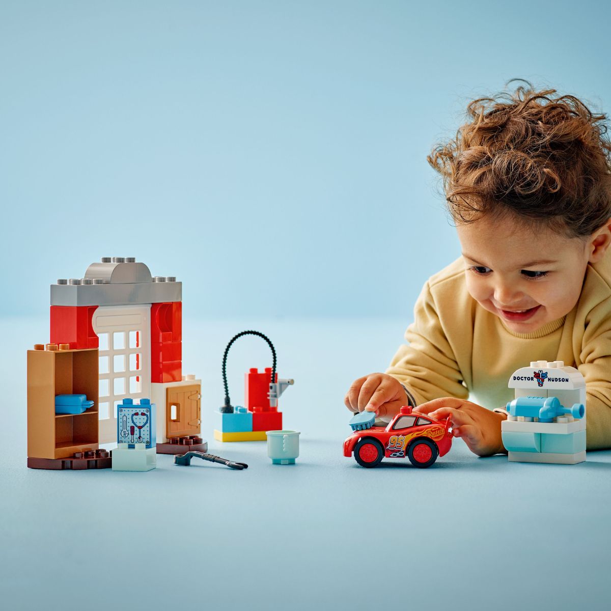 Đồ Chơi Bộ Lắp Ráp Chuyến Thăm Gara Của Bác Sĩ Doc Và Xe McQueen LEGO DUPLO 10456 (35 chi tiết)