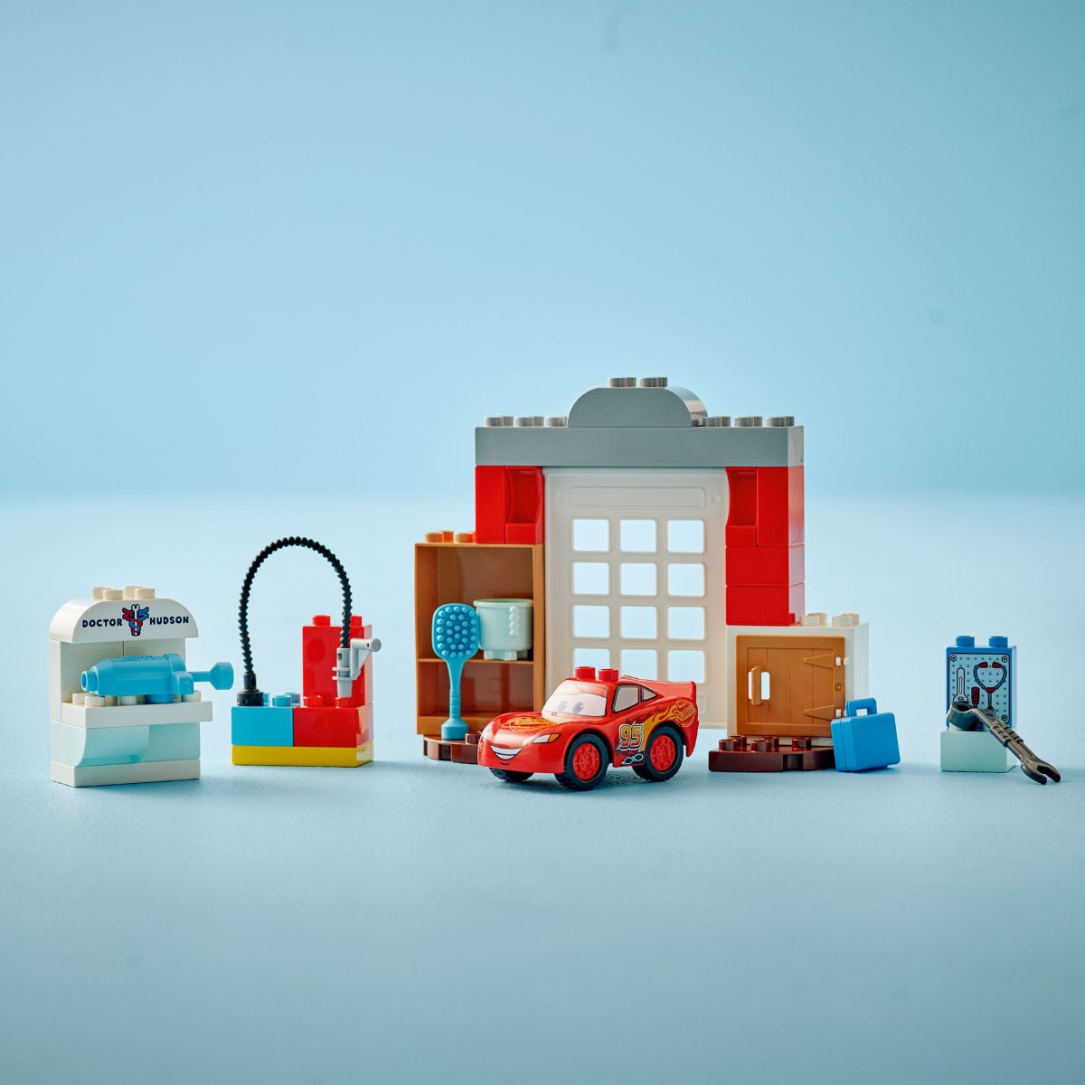 Đồ Chơi Bộ Lắp Ráp Chuyến Thăm Gara Của Bác Sĩ Doc Và Xe McQueen LEGO DUPLO 10456 (35 chi tiết)