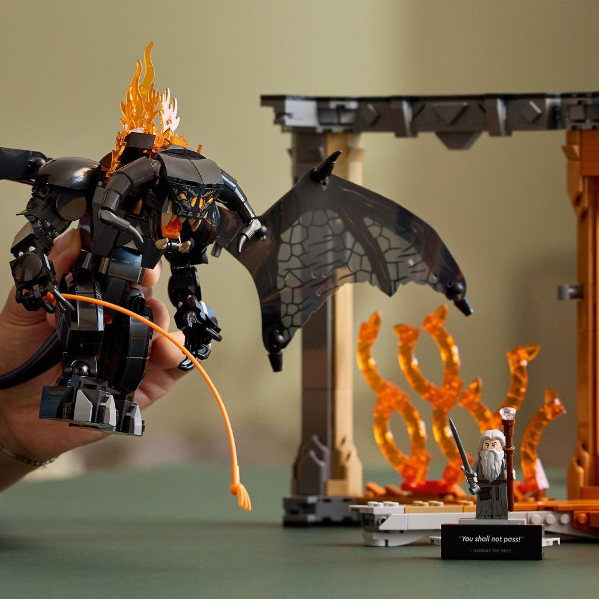 Đồ Chơi Bộ Lắp Ráp Cuộc Chiến Ở Mỏ Moria Giữa Gandalf Và Balrog LEGO ICONS 10367 (1201 chi tiết)