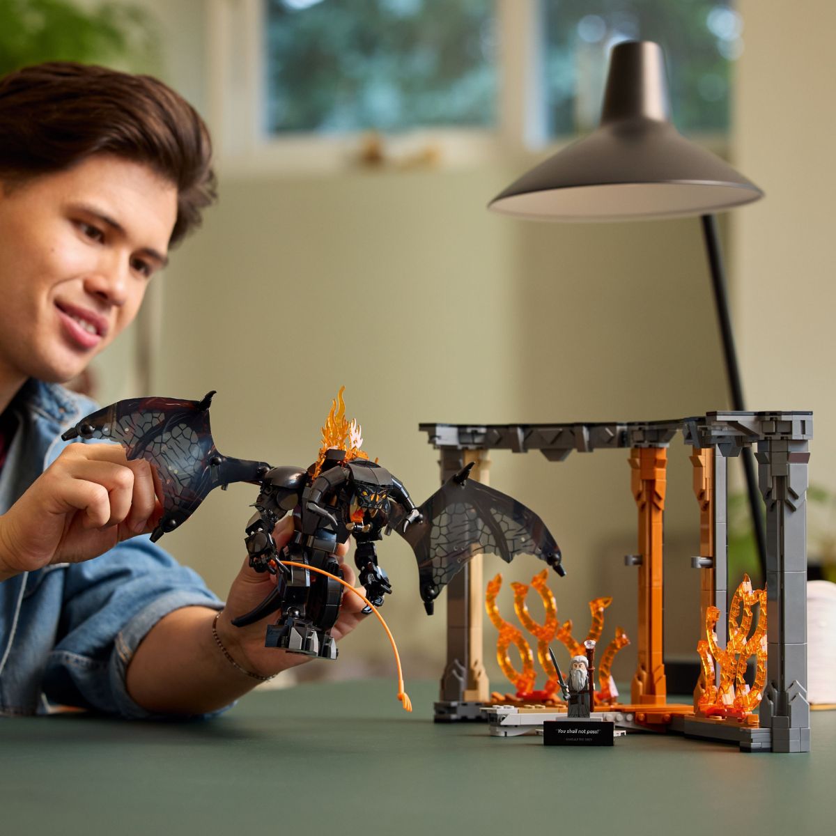 Đồ Chơi Bộ Lắp Ráp Cuộc Chiến Ở Mỏ Moria Giữa Gandalf Và Balrog LEGO ICONS 10367 (1201 chi tiết)