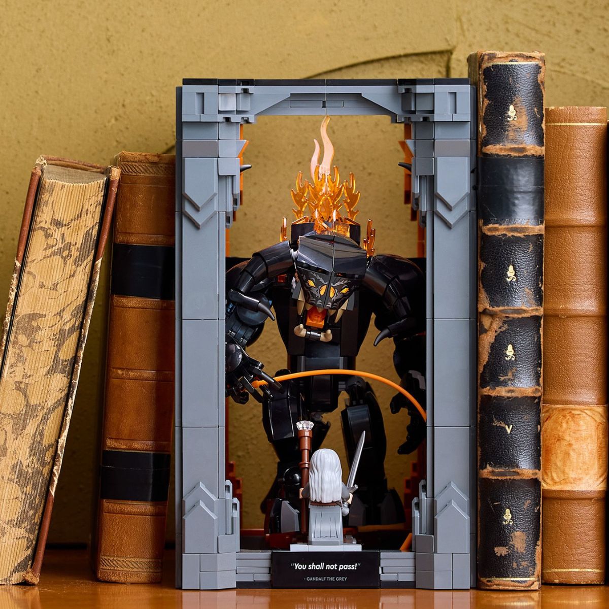 Đồ Chơi Bộ Lắp Ráp Cuộc Chiến Ở Mỏ Moria Giữa Gandalf Và Balrog LEGO ICONS 10367 (1201 chi tiết)