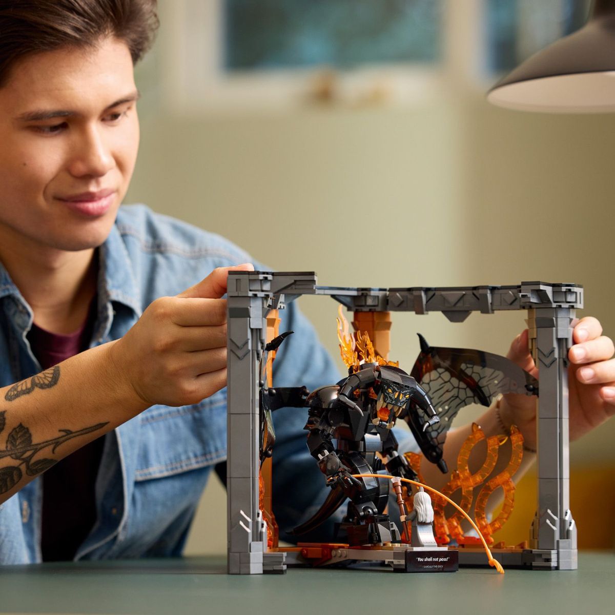 Đồ Chơi Bộ Lắp Ráp Cuộc Chiến Ở Mỏ Moria Giữa Gandalf Và Balrog LEGO ICONS 10367 (1201 chi tiết)