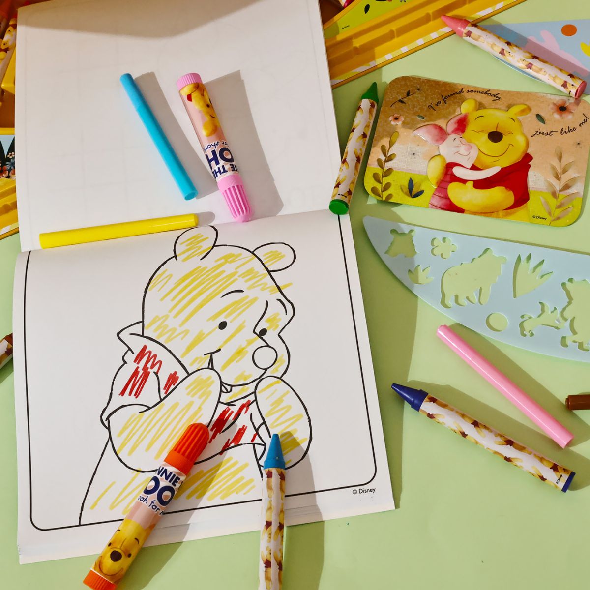 Bộ Vali Nhiều Loại Màu Kèm Sticker Winnie The Pooh RED RIDGE 100492