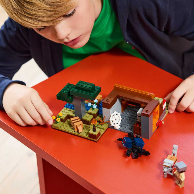 chuyen-tham-hiem-mo-nhim-bien-lego-minecraft-21269-011