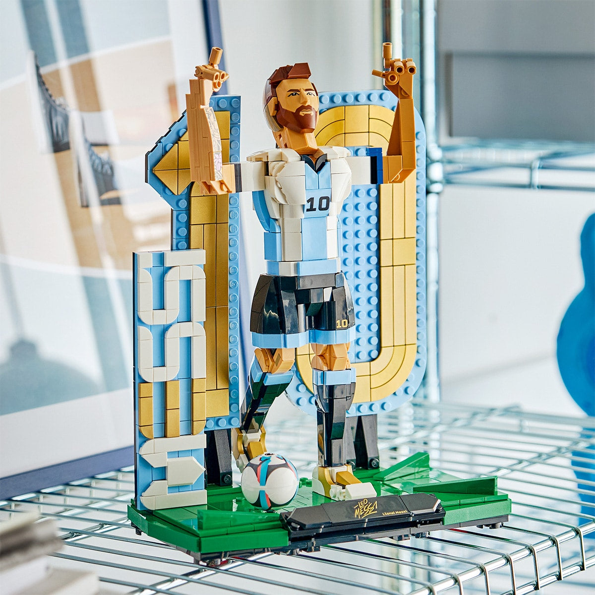 Đồ Chơi Lắp Ráp 2-Trong-1 Huyền Thoại Bóng Đá Lionel Messi LEGO EDITIONS SPORTS 43015