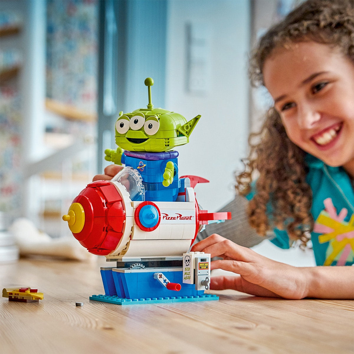 Đồ Chơi Lắp Ráp Alien Và Tên Lửa Pizza Planet LEGO DISNEY PRINCESS 43307