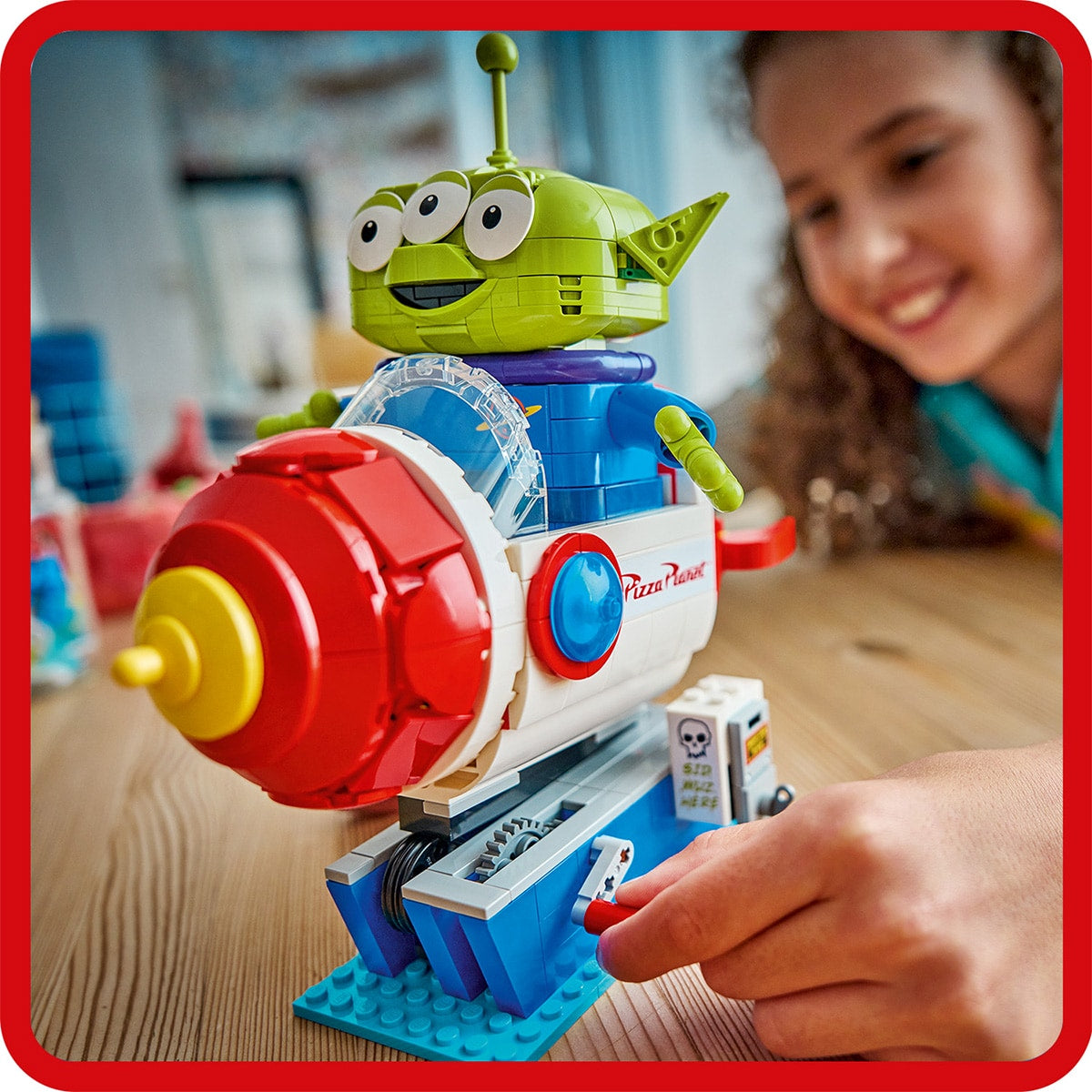 Đồ Chơi Lắp Ráp Alien Và Tên Lửa Pizza Planet LEGO DISNEY PRINCESS 43307
