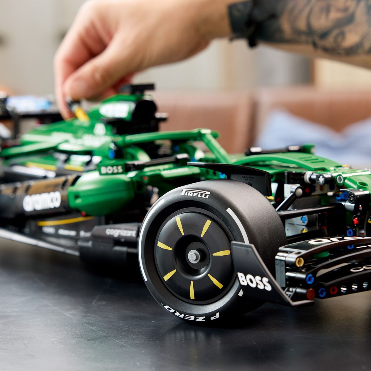 Đồ Chơi Lắp Ráp Aston Martin Aramco AMR25 F1® LEGO TECHNIC 42240 (1547 Chi Tiết)
