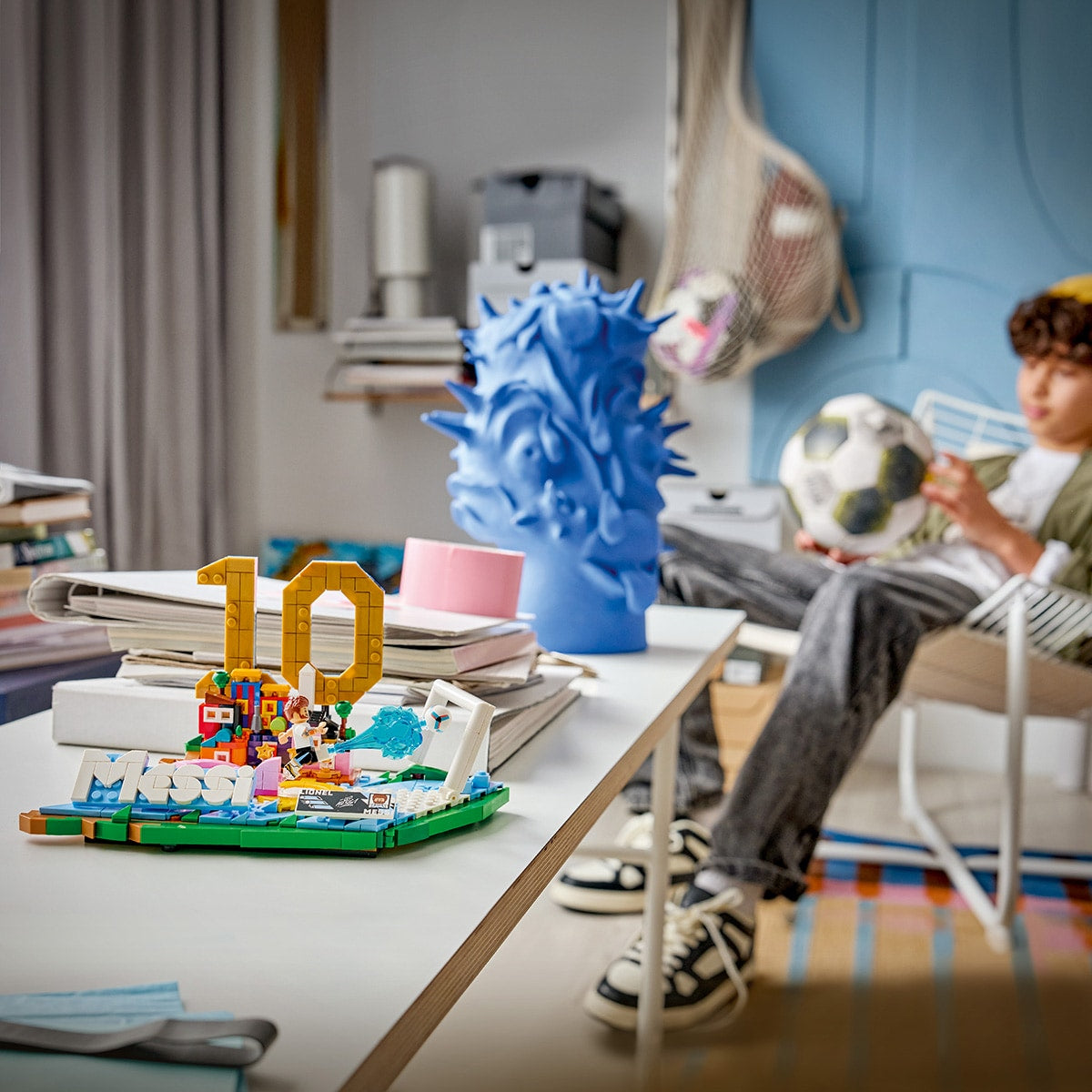 Đồ Chơi Lắp Ráp Biểu Tượng Sân Cỏ Lionel Messi LEGO EDITIONS SPORTS 43011