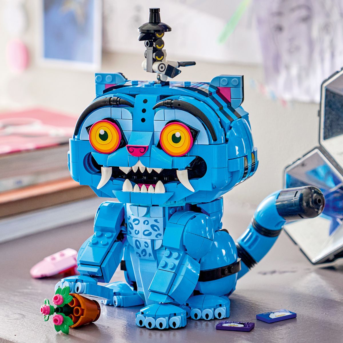 Đồ Chơi Lắp Ráp Bộ Đôi Hổ Derpy Và Chim Ác Là Sussie LEGO KPOP DEMON HUNTERS 72537 (825 Chi Tiết)