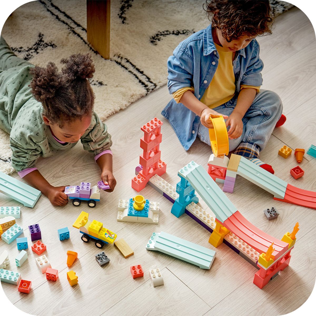 Đồ Chơi Lắp Ráp Bộ Đường Đua Với Phương Tiện 3 Trong 1 LEGO DUPLO 10478 (111 chi tiết)