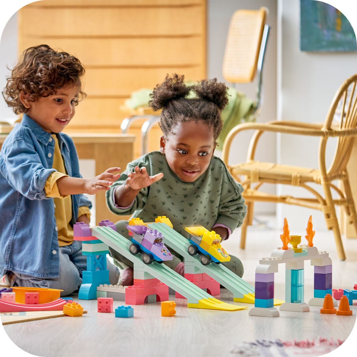 Đồ Chơi Lắp Ráp Bộ Đường Đua Với Phương Tiện 3 Trong 1 LEGO DUPLO 10478 (111 chi tiết)