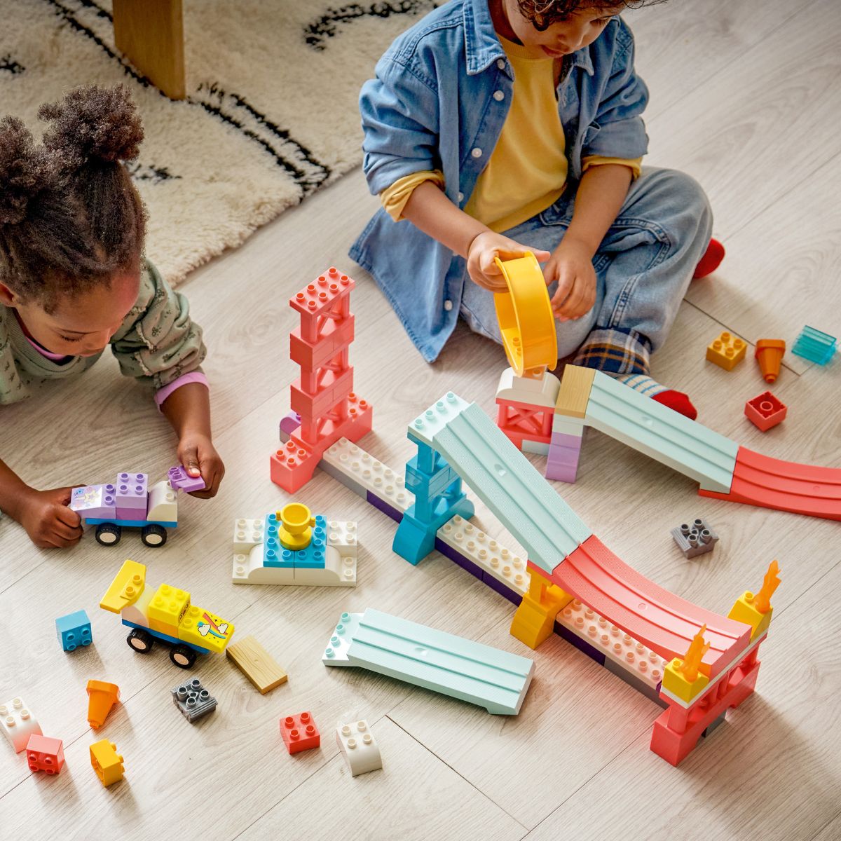 Đồ Chơi Lắp Ráp Bộ Đường Đua Với Phương Tiện 3 Trong 1 LEGO DUPLO 10478 (111 chi tiết)