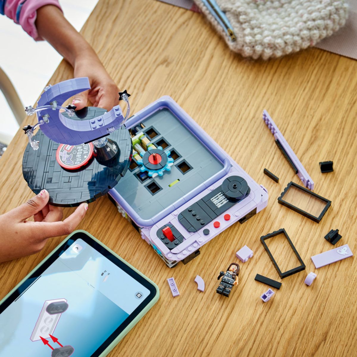 Đồ Chơi Lắp Ráp Buổi Hòa Nhạc Trên Trăng Khuyết Của Olivia LEGO EDITIONS MUSIC 43029 (670 Chi Tiết)