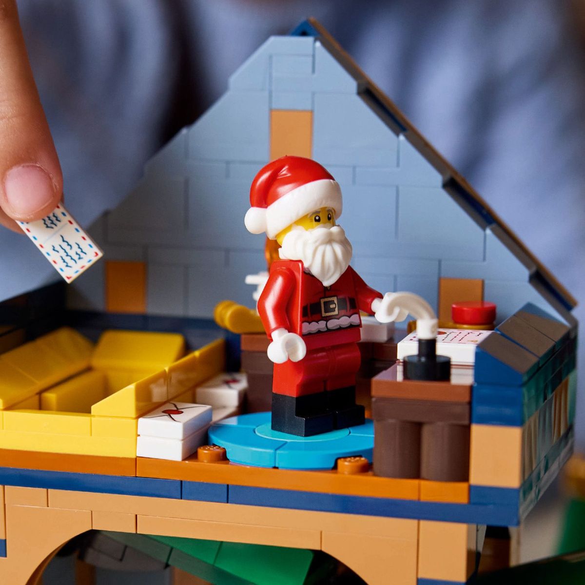 Đồ Chơi Lắp Ráp Bưu Điện Của Ông Già Noel LEGO ICONS 10339
