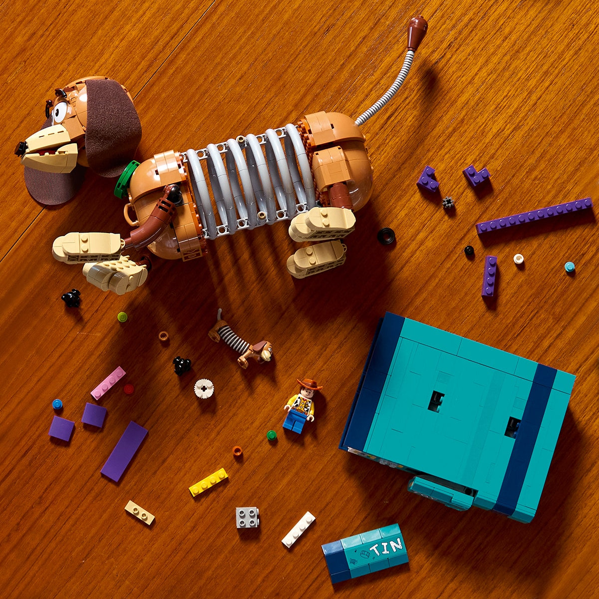 Đồ Chơi Lắp Ráp Chặn Sách Slinky Dog Từ Toy Story LEGO DISNEY PRINCESS 43301 (1311 Chi Tiết)