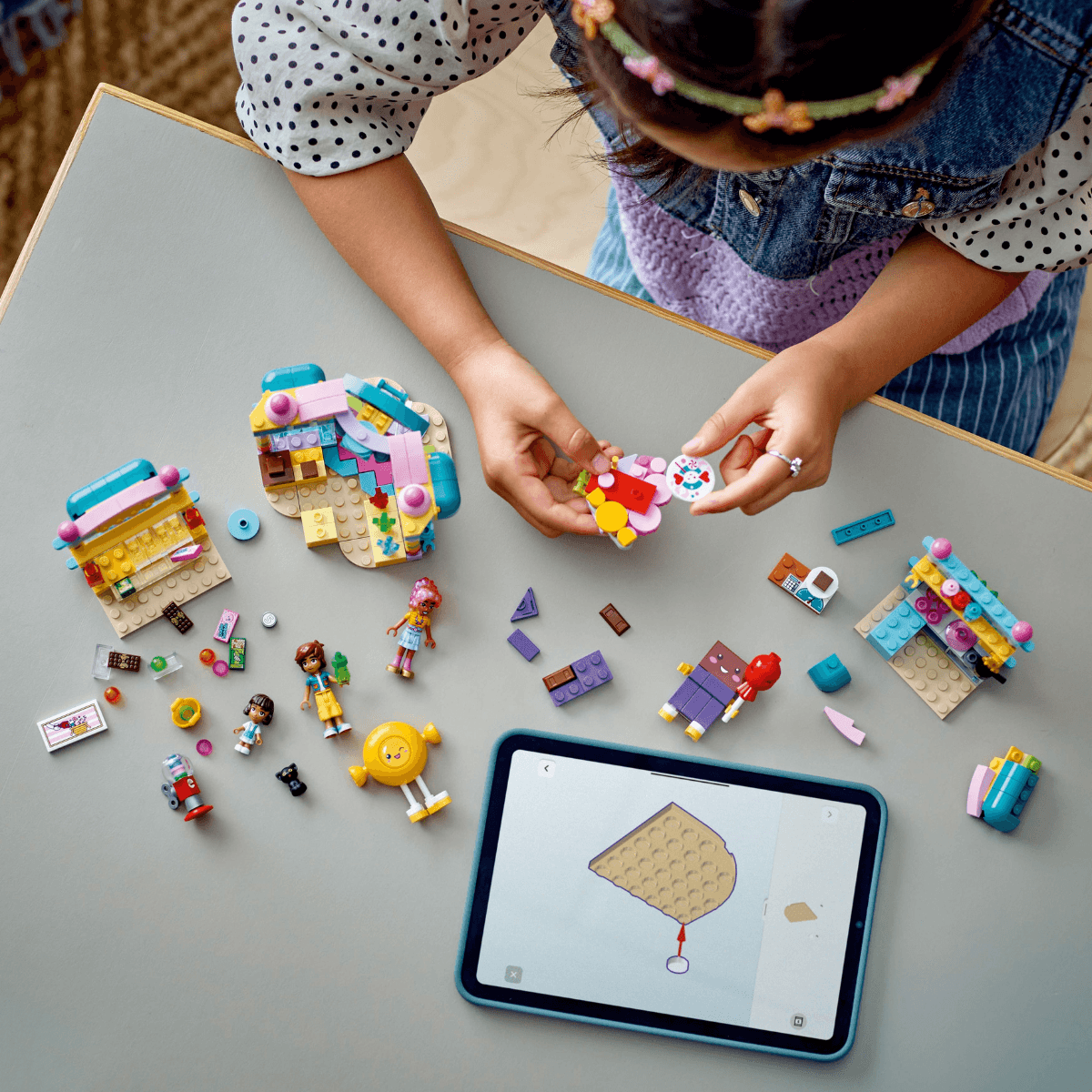 do-choi-lap-rap-cua-hang-keo-ngot-thanh-pho-heartlake-lego-friends-42649-09